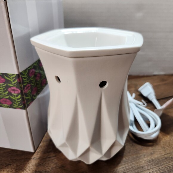 Scentsy Alabaster New In Box - Picture 3 of 5